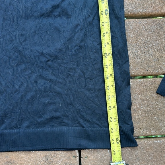 LULULELON 1/4 ZIP LONG SLEEVES EMBOSSED ORINT MOCK NECK SIZE 2 4 G11 - Picture 9 of 9